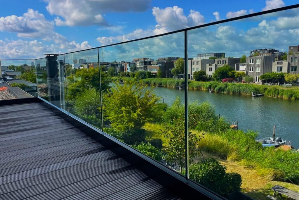 Best Mounting Options for Rooftop Glass Railings