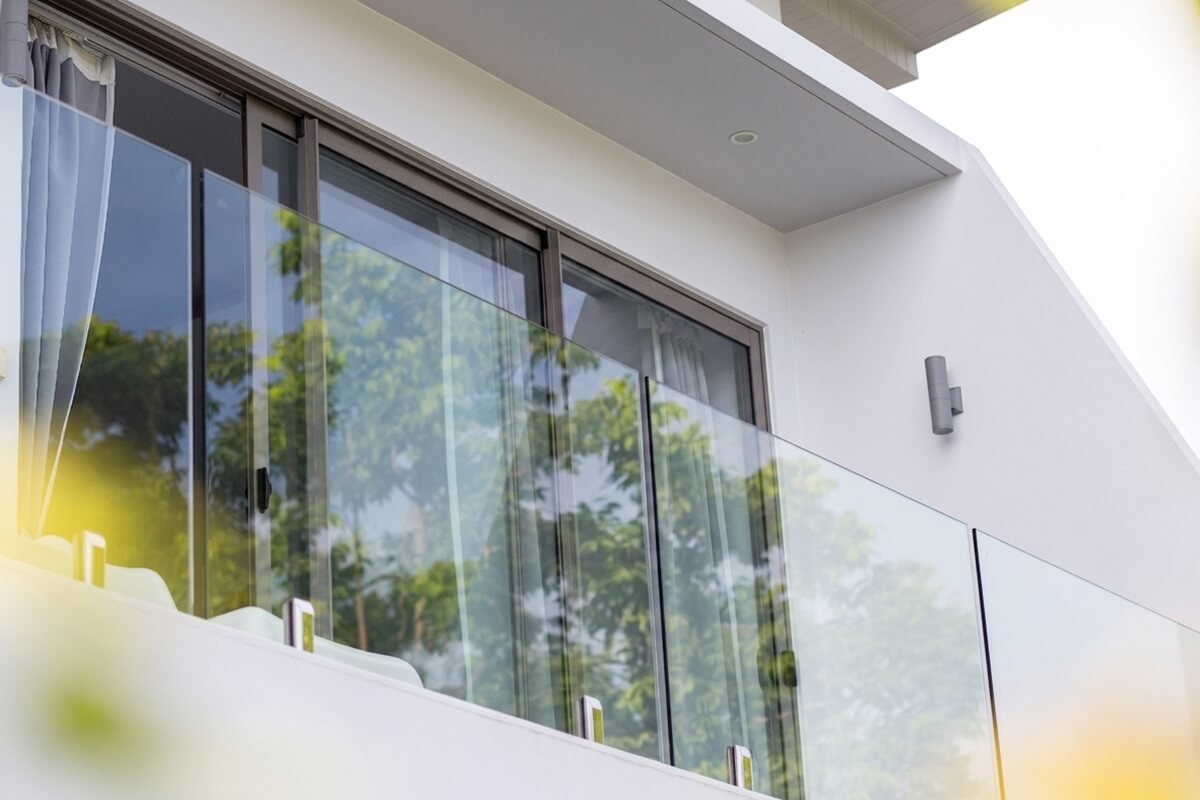 Frameless Glass Railing Systems for Balconies and Decks